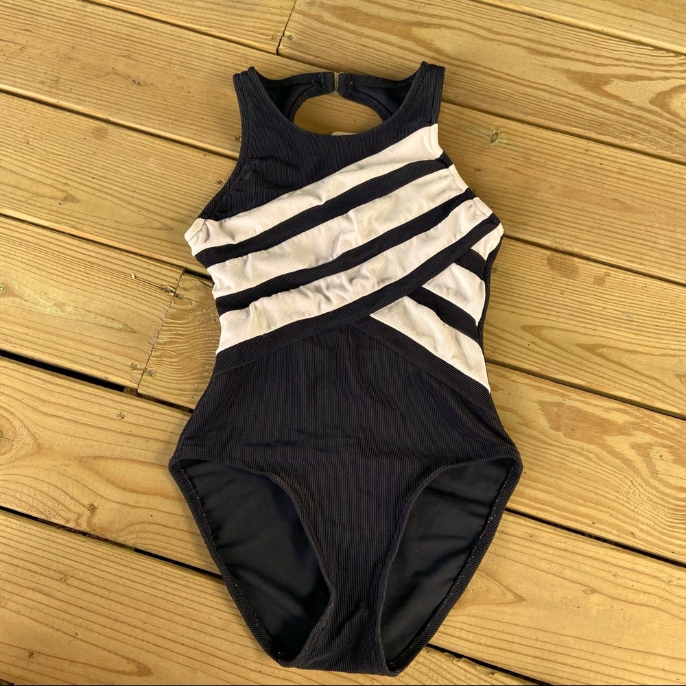 VTG Iconic One Piece